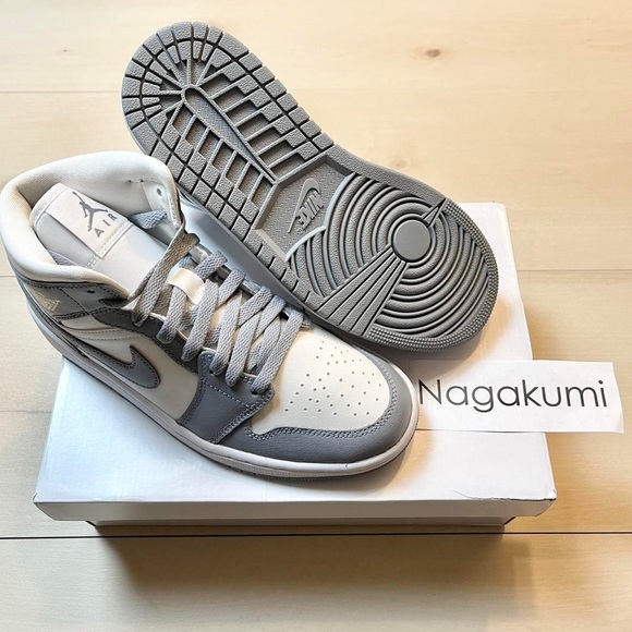 🐋 Women’s Nike Air Jordan 1 mid stealth grey white shoes - big kids - Picture 3 of 4